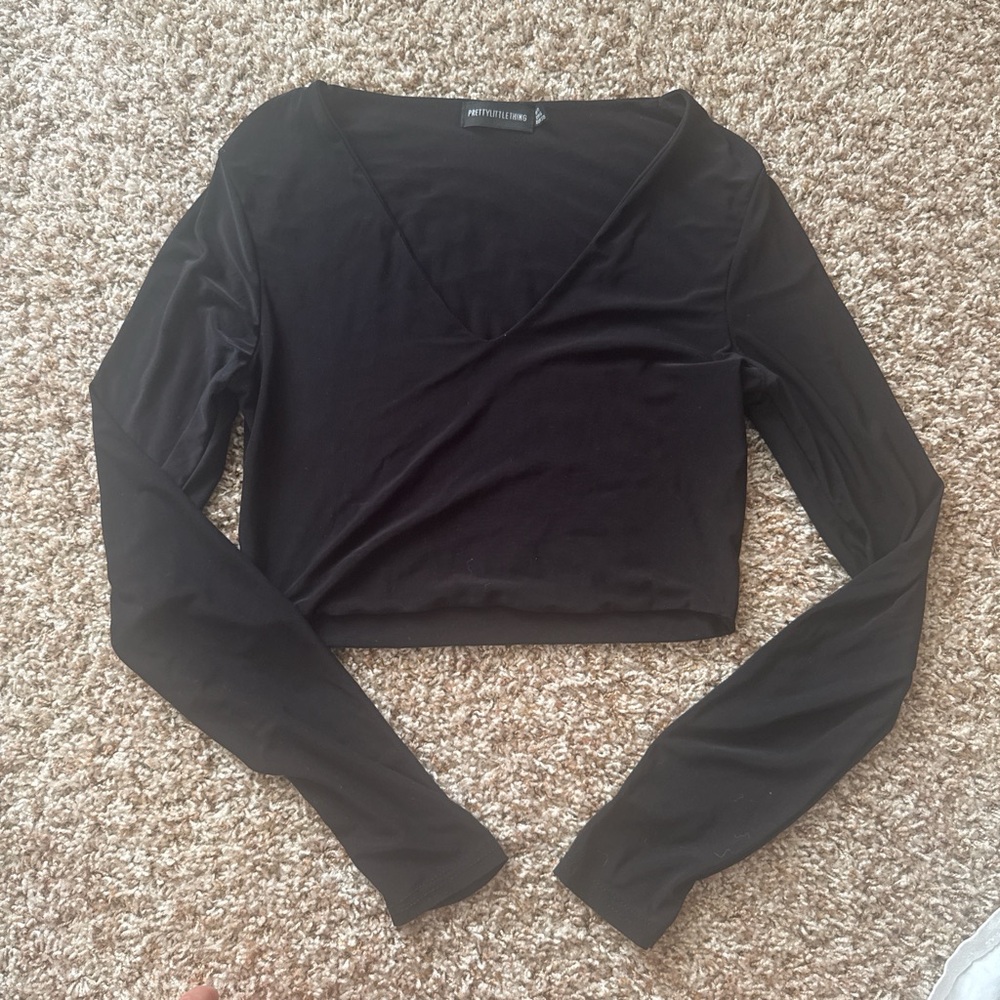 PrettyLittleThing Black V-Neck Long Sleeve Blouse